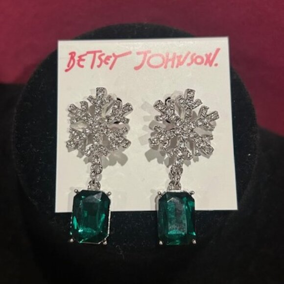 HOLIDAY🎄🎄BETSEY JOHNSON NWT –Sparkly Snowflake Green Crystal EARRINGS - Picture 5 of 7